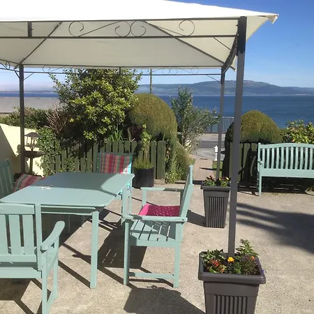 Admiralty House Отель