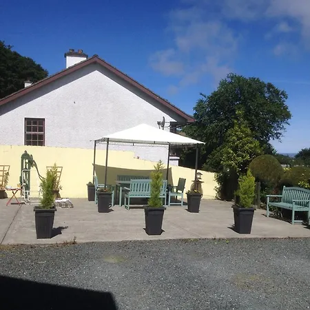 Admiralty House Отель